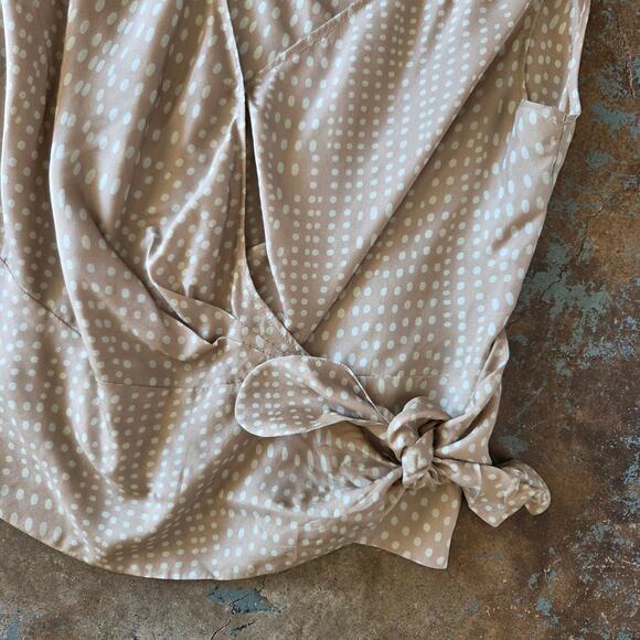 Lafayette 148 Silk Wrap Top Size 12P Petite Polka Dot Side Tie Beige White - Picture 4 of 8